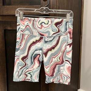 Athleta ultimate stash pocket printed 7" biker short